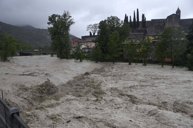Duizenden evacuaties na zware regenval in Noord-Italië