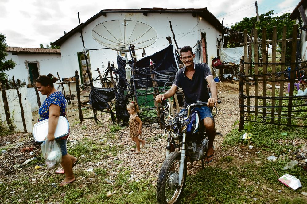 In Brazilië nemen arme boeren verlaten land in en maken er een levendig dorp van