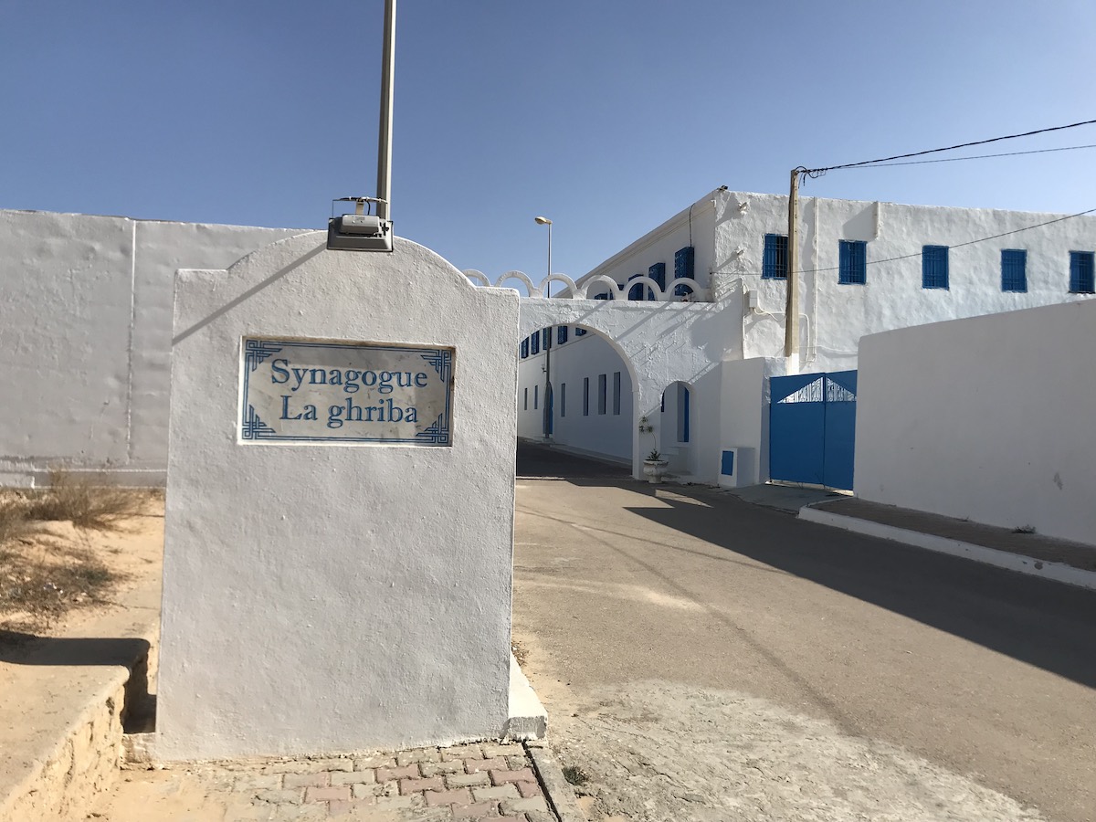 Tunesië: vier doden bij schietpartij voor synagoge van Djerba Tunesië: vier doden bij schietpartij voor synagoge van Djerba