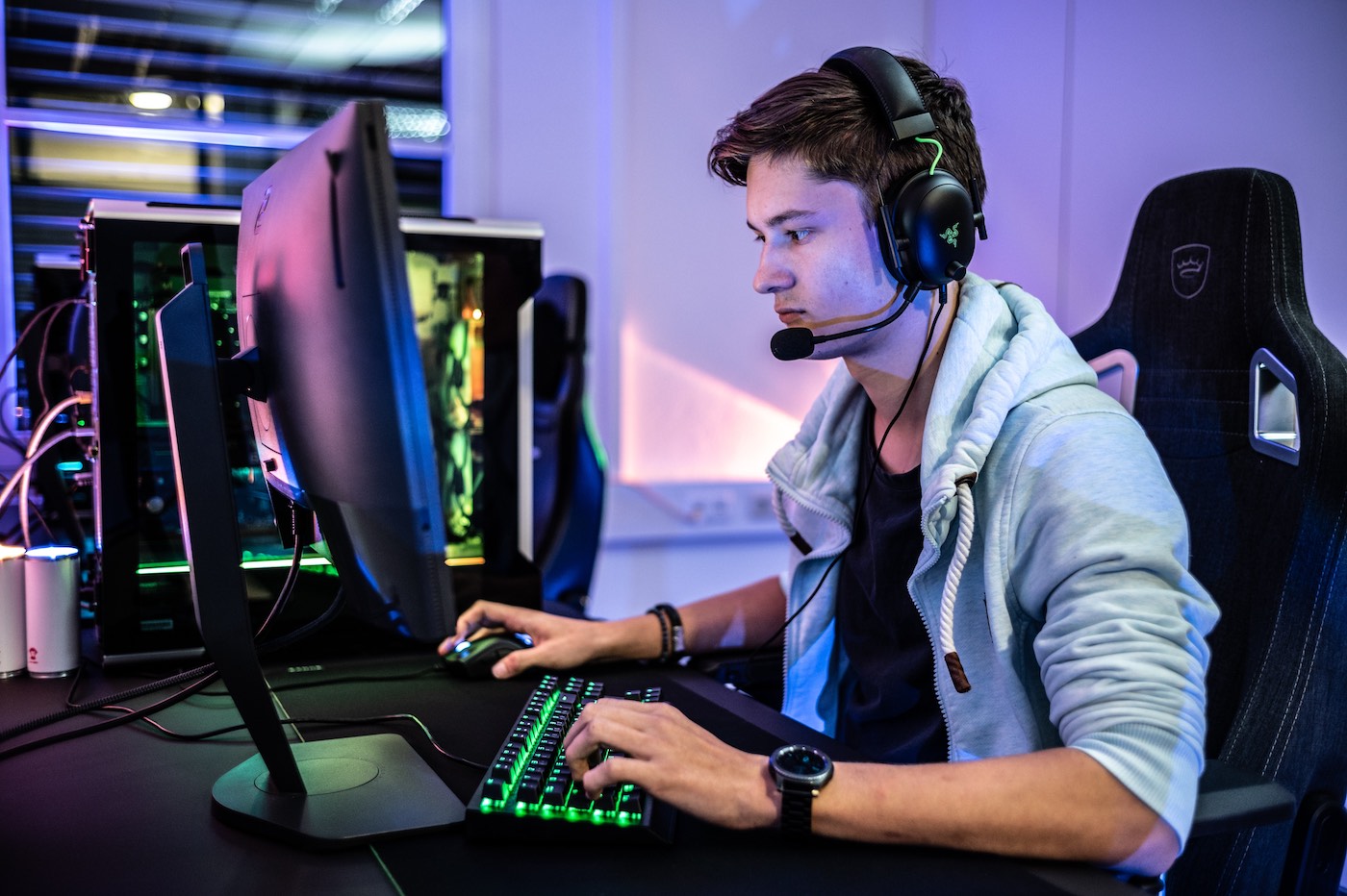 Vrouwenhaat en racisme is wijdverspreid onder gamers ella don LBQdL30Ywuw unsplash
