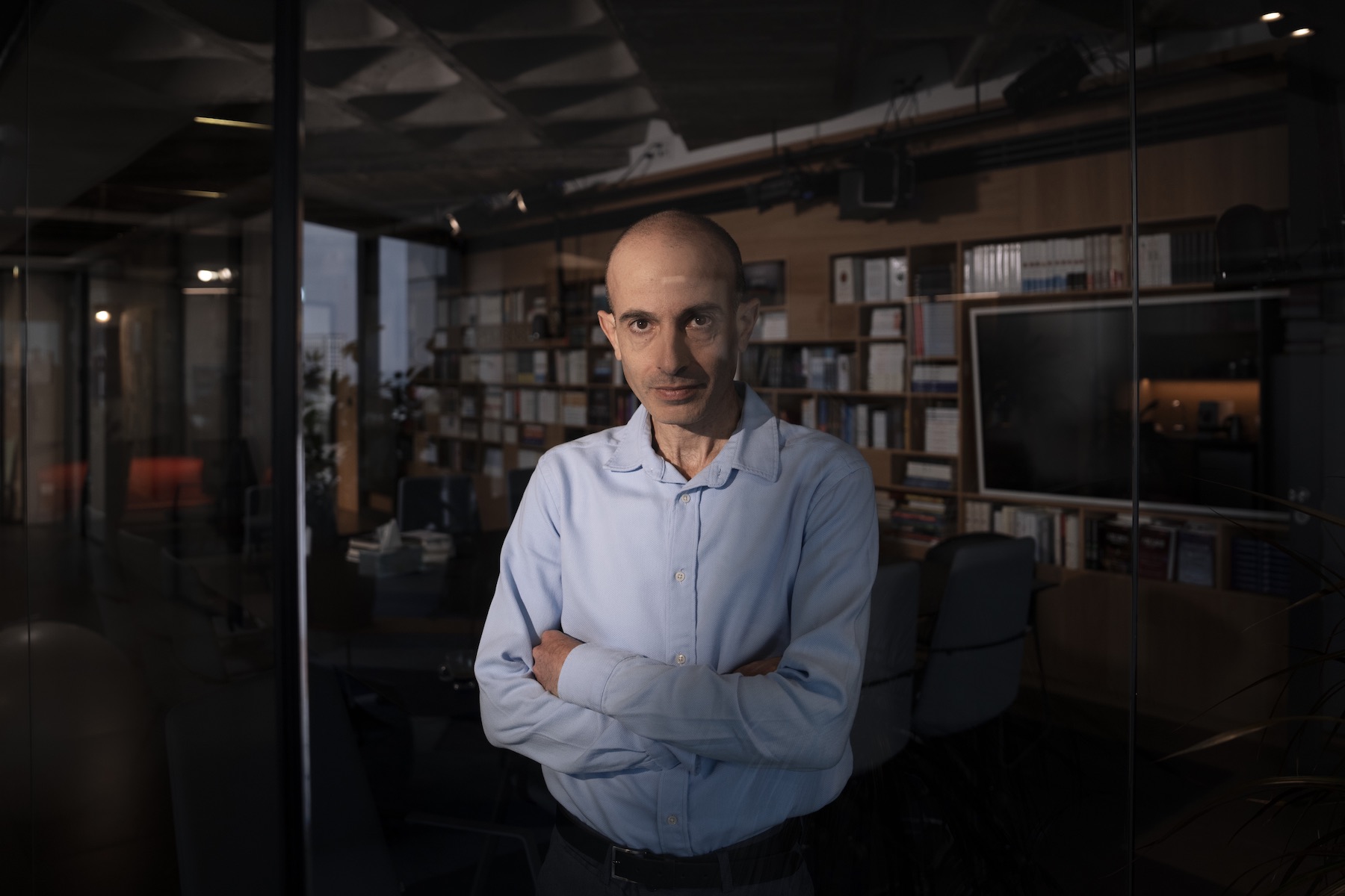 Yuval Noah Harari: ‘Ik had veel ideeën, maar niemand wilde luisteren. Nu is het andersom’ Yuval Noah Harari: ‘Ik had veel ideeën, maar niemand wilde luisteren. Nu is het andersom’