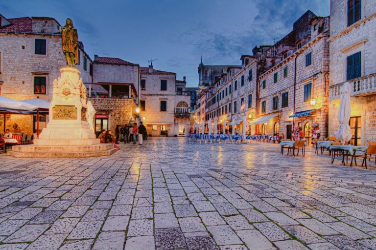 Kroatië: Dubrovnik beboet lawaai van rolkoffers