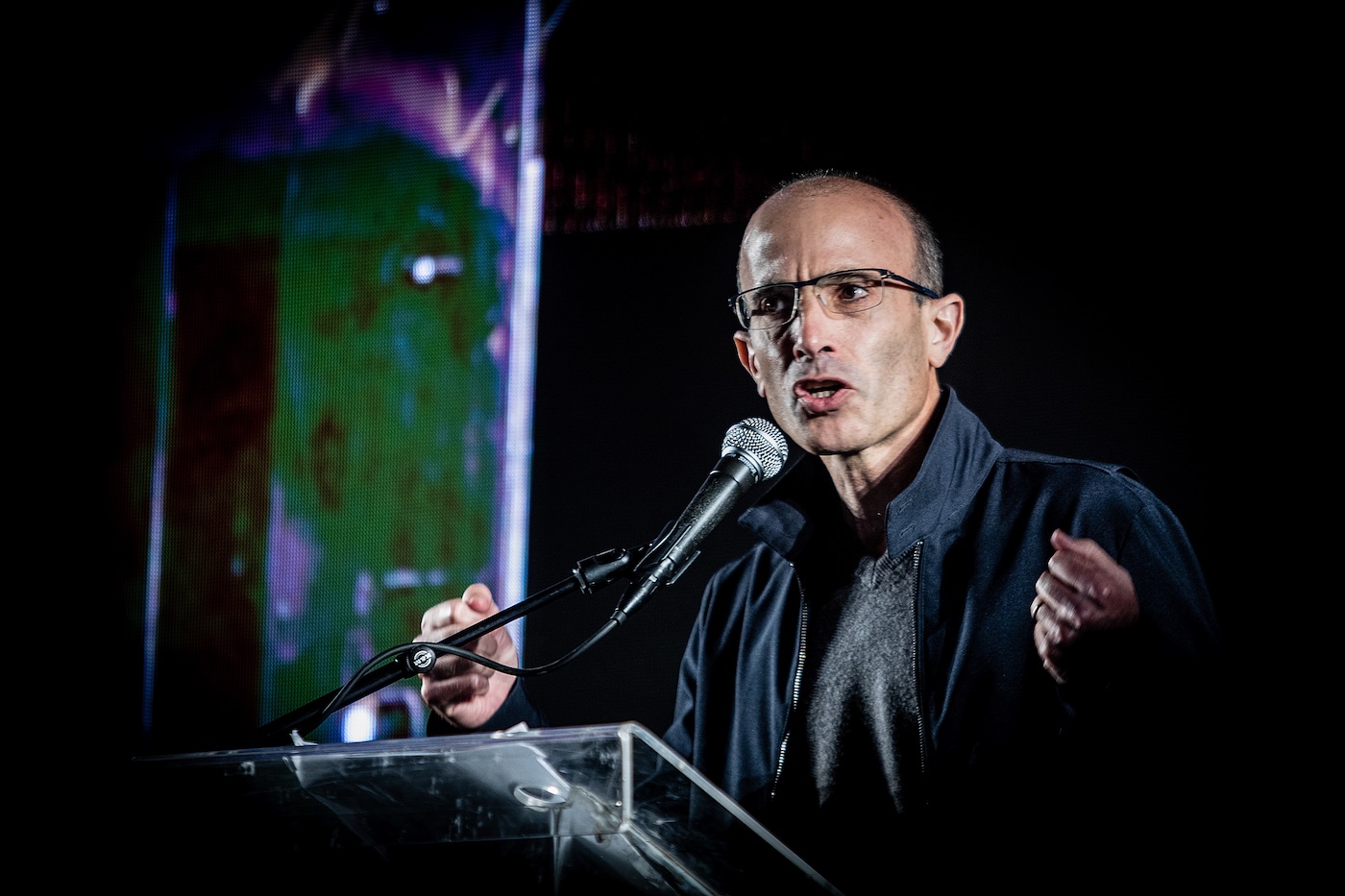 Yuval Noah Harari over identiteitspolitiek: ‘Het is een bekrompen stamverhaal’