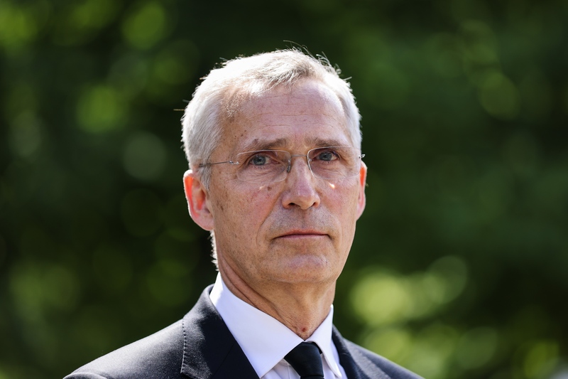 Stoltenberg plakt jaar aan ambtstermijn als chef NAVO Stoltenberg plakt jaar aan ambtstermijn als chef NAVO