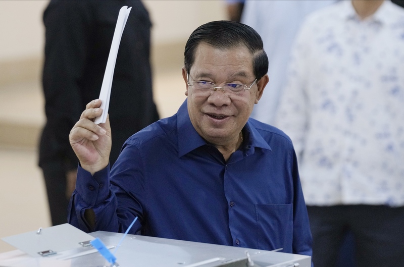 Cambodjaanse leider Hun Sen blijft langer aan de macht na doortrapte verkiezingen