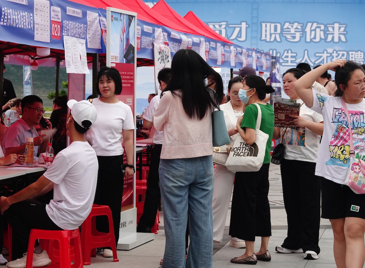 Waarom Chinese afgestudeerden weer bij hun ouders gaan wonen
