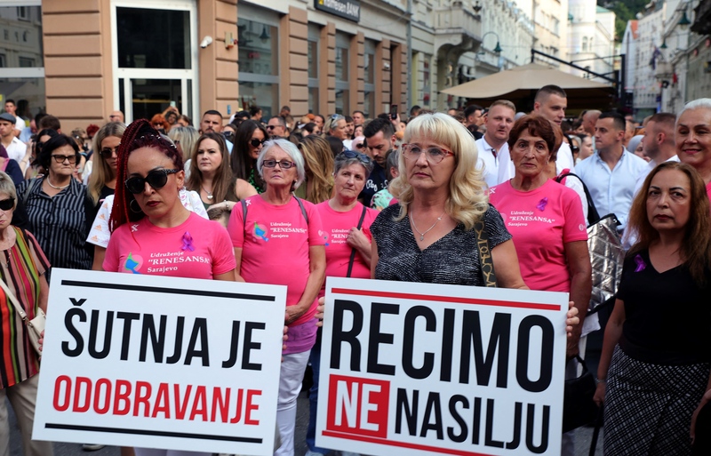 Duizenden demonstreren tegen femicide in Bosnië