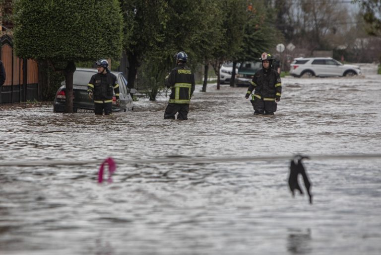 Zeker drie doden en duizenden dakloos door overstromingen in Chili