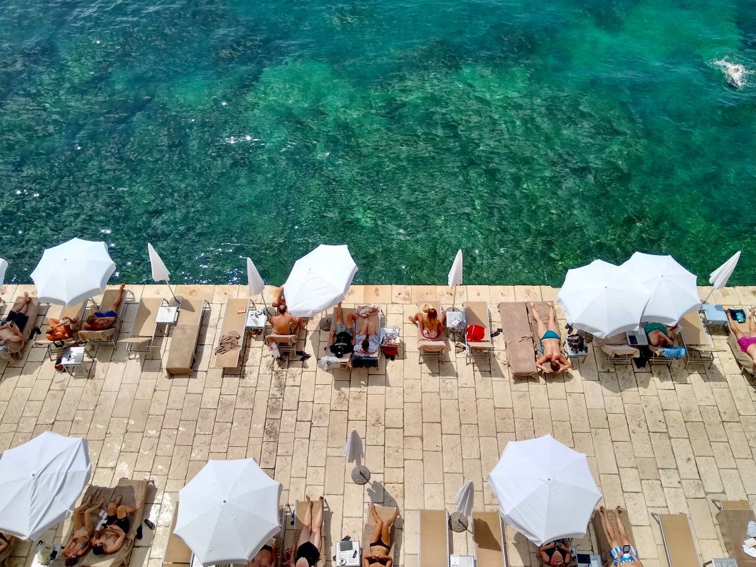 Kunnen we nog wel in de zomer op vakantie? ‘Het is te warm om naar het strand te gaan’