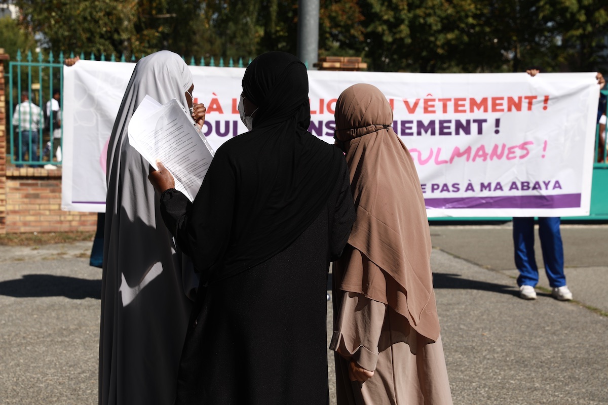 Leidt het abajaverbod op Franse scholen tot minder radicalisering? Leidt het abajaverbod op Franse scholen tot minder radicalisering?