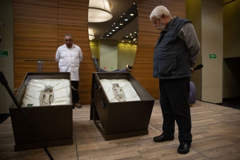 Ufo-onderzoeker toont ‘bewijs’ voor aliens in Mexicaans Congres
