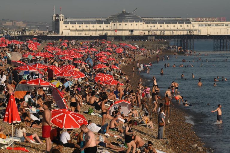 Gevaarlijke temperaturen voorspeld nu hittegolf naar Oost-Europa trekt