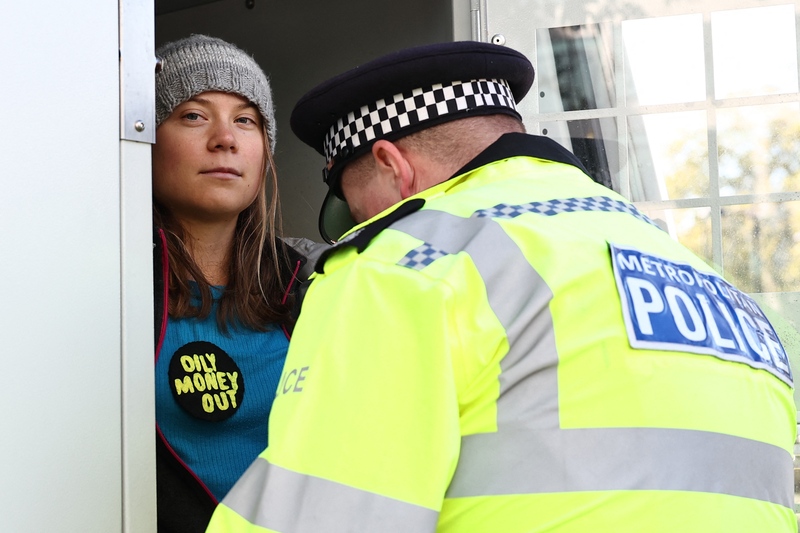 Greta Thunberg aangehouden tijdens klimaatprotest in Londen Greta Thunberg aangehouden tijdens klimaatprotest in Londen
