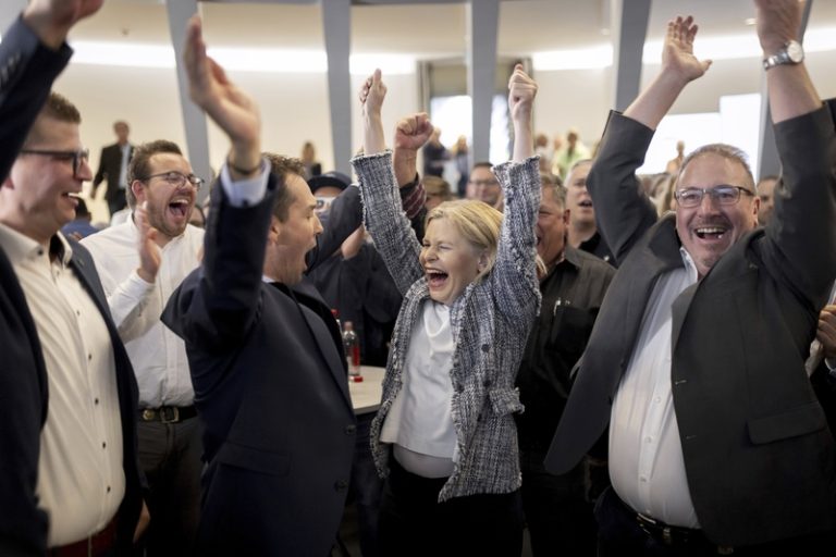 Rechts-populisten consolideren macht in Zwitserland
