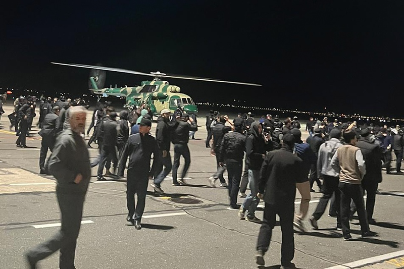 Menigte dringt luchthaven Dagestan binnen op zoek naar Joodse passagiers