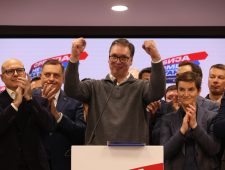 Servië: Vučić claimt grote overwinning in verkiezingen