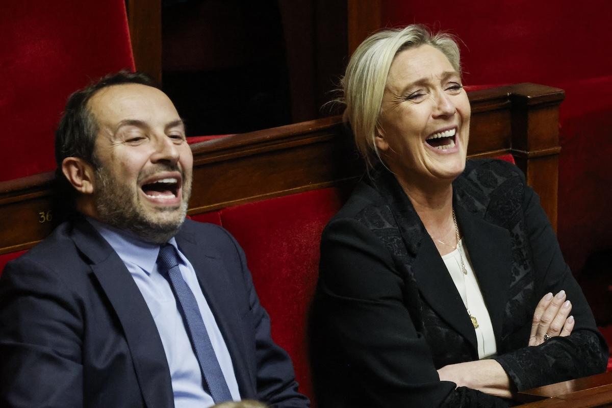 Macron ontkent dat omstreden immigratiewet een overwinning is voor extreemrechts