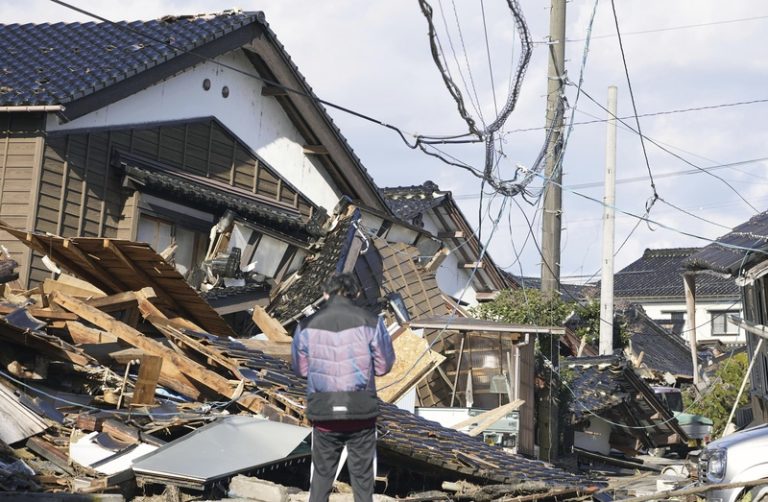 Nog bijna 200 vermisten na aardbeving in Japan