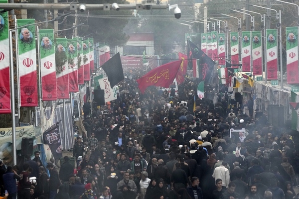 Islamitische Staat zegt achter bloedige aanslag in Iran te zitten