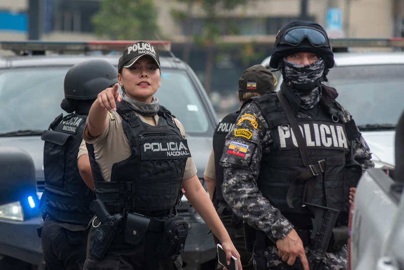 Bendeleden bestormen televisiestation Ecuador tijdens live-uitzending