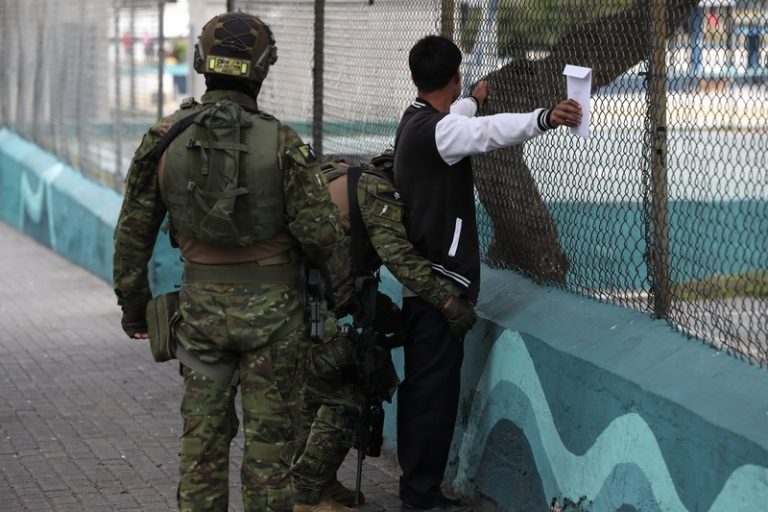 Ecuador gaat nieuwe gevangenissen bouwen om misdaad aan te pakken Ecuador gaat nieuwe gevangenissen bouwen om misdaad aan te pakken
