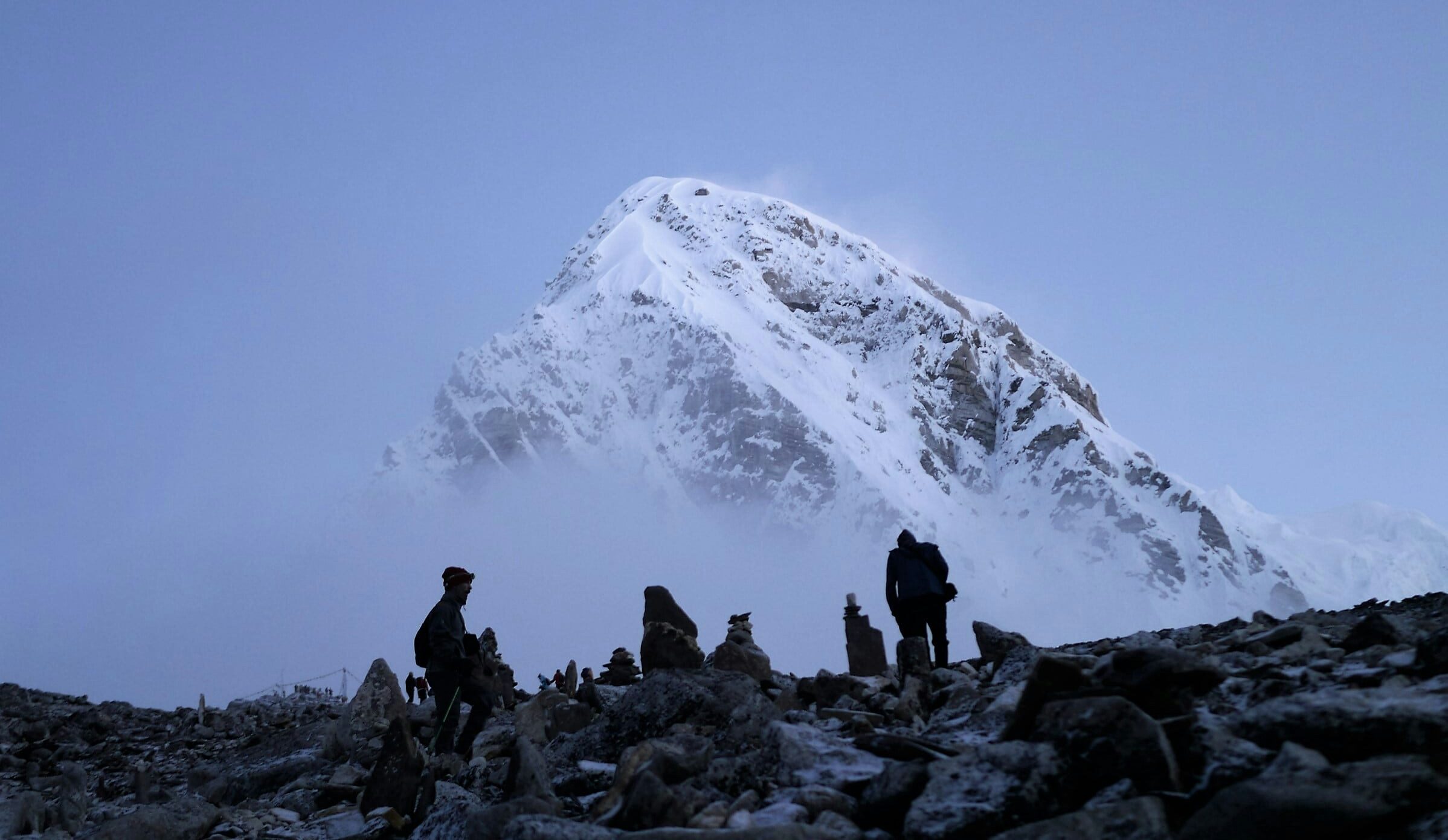 Mount Everest bevindt zich op glad ijs door smeltende gletsjers michael clarke GVpAB2mHwkw unsplash 1