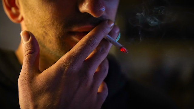 Daling in wereldwijd aantal rokers, meldt de WHO