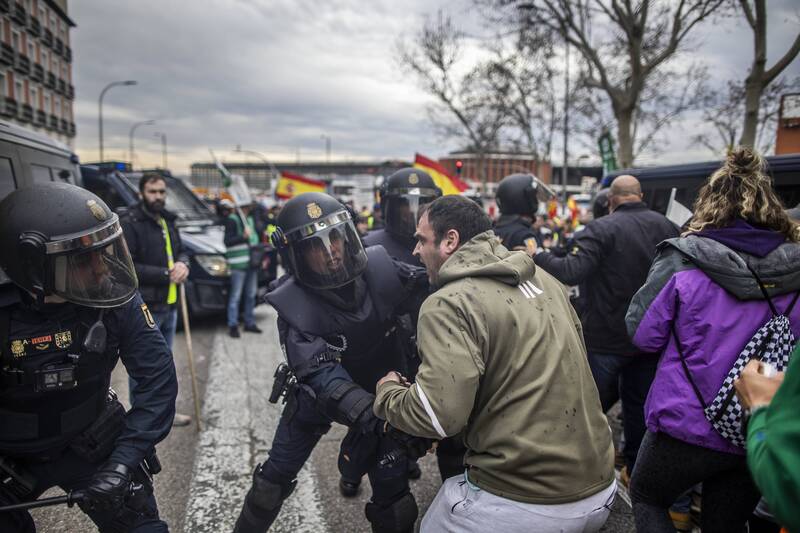 Ook in Spanje boerenprotesten: tractors rijden door Madrid ANP 491716128