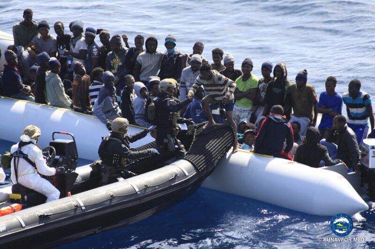 Zeker zestig migranten verdronken na vertrek vanuit Libië