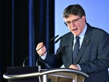 Gevluchte Catalaan Puigdemont wil weer regiopresident worden