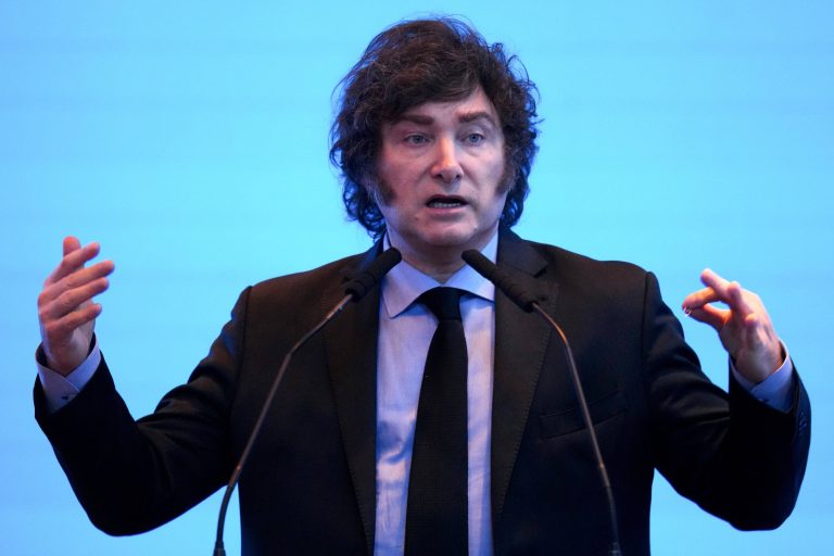 Argentinië: demonstranten vallen Milei aan tijdens een politieke bijeenkomst
