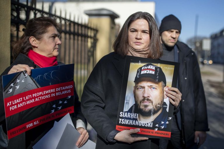 Joelia Navalnaja is niet de enige vrouw die de zaak van een dissidente partner voortzet 