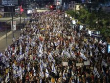 Tienduizenden Israëliërs de straat op tegen de regering-Netanyahu