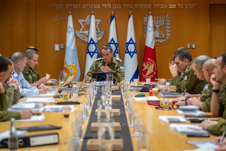 Gaza: Israëlische troepen trekken zich terug uit de Netzarim-corridor Gaza: Israëlische troepen trekken zich terug uit de Netzarim-corridor