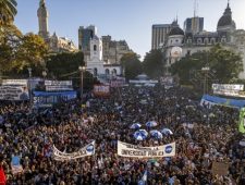 Honderdduizenden Argentijnen protesteren tegen bezuinigingen