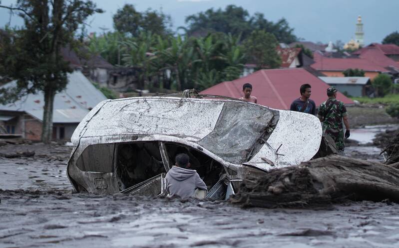 Tientallen doden bij overstromingen op Sumatra ANP 498290142 1