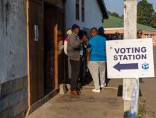 Heeft de democratie de wereldwijde verkiezingsmarathon van 2024 overleefd?