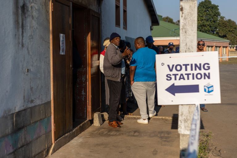 Het tellen is begonnen in Zuid-Afrika, dag na de parlementsverkiezingen