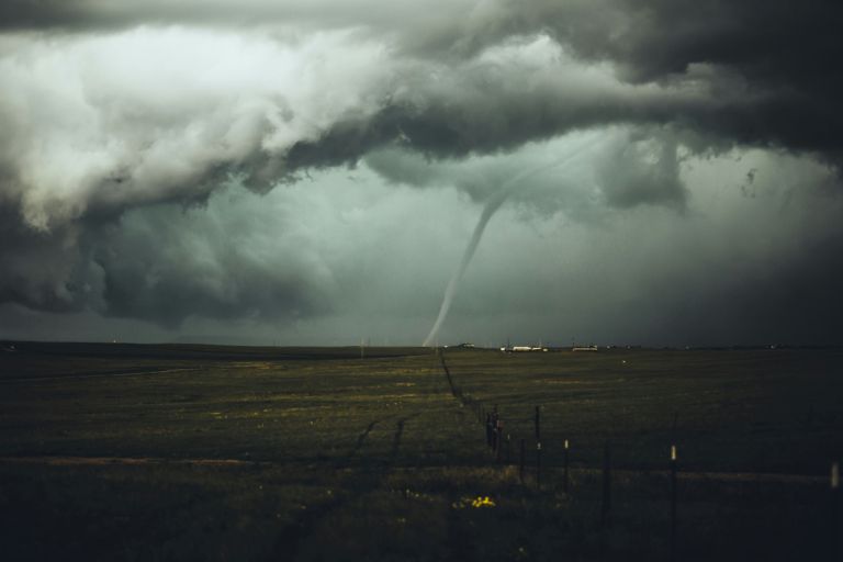 Tornado's eisen minstens 22 levens in Verenigde Staten Tornado’s eisen minstens 22 levens in Verenigde Staten