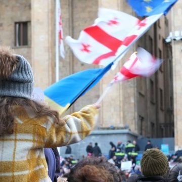 Ook Russen gaan in Georgië de straat op tegen de ‘Russische wet’