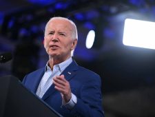 President Biden reageert fel op oproep om terug te treden na slecht debat