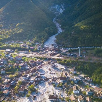 Overstromingen in Bosnië eisen 22 levens, evacuatie afgekondigd