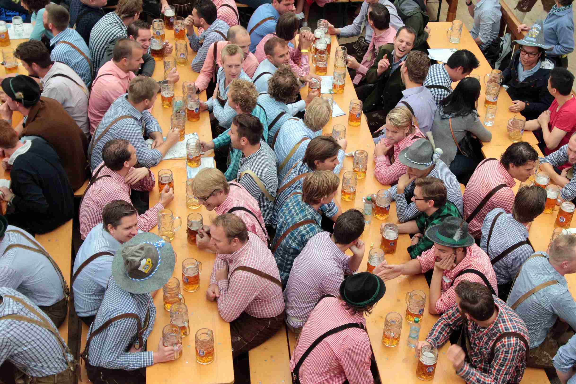 Kun je dirndls en lederhosen uit cafés verbannen? ANP 58411752 1