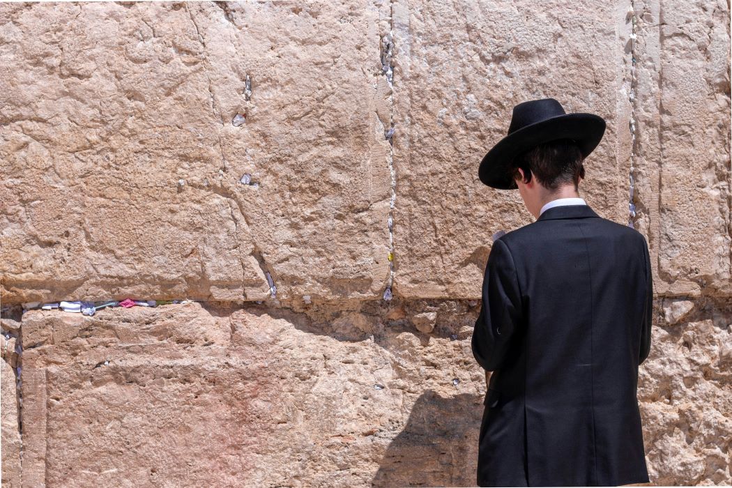 Israël vaardigt dienstplichtorders uit voor 7000 ultraorthodoxe Joden Israël vaardigt dienstplichtorders uit voor 7000 ultraorthodoxe Joden