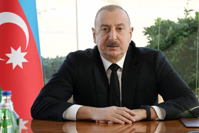 Azerbeidzjan: ‘Poetin moet aansprakelijkheid voor vliegtuigcrash erkennen’