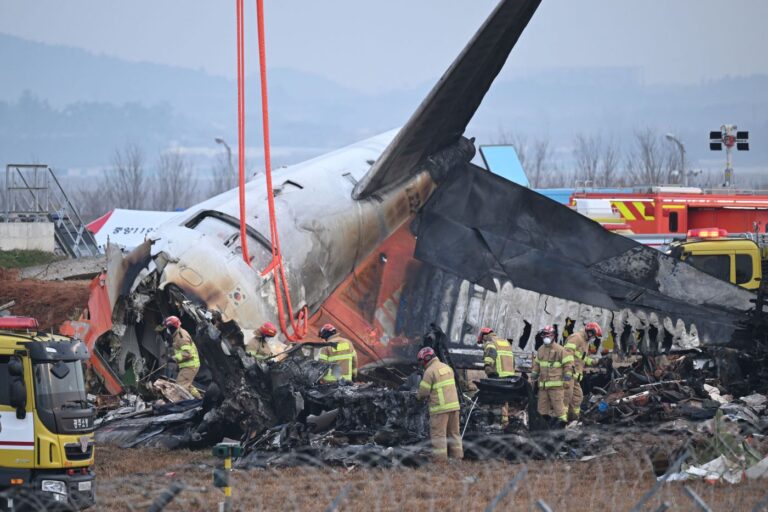 Zuid-Korea: politie doorzoekt vliegveld Muan na vliegtuigcrash