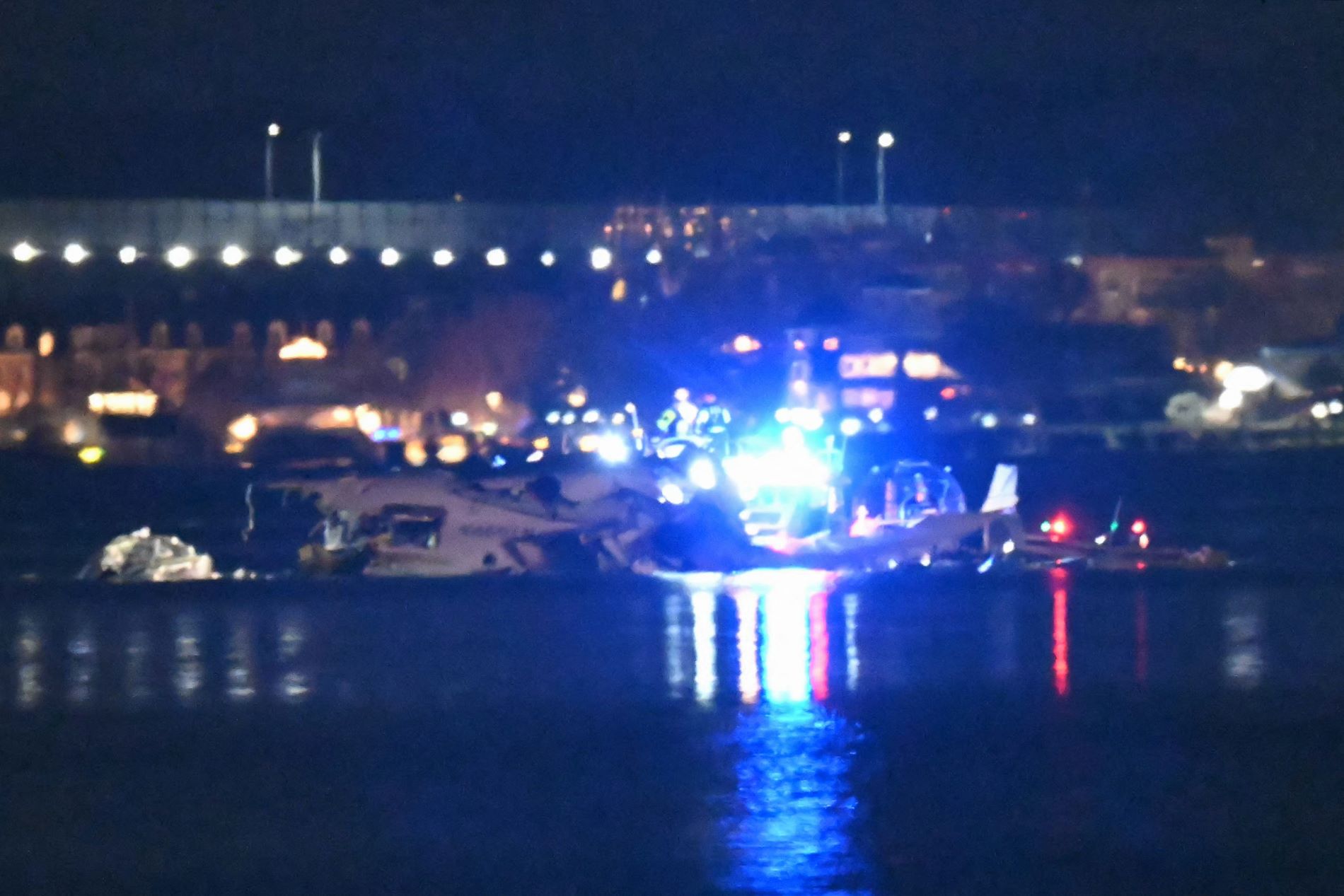 Verenigde Staten: vliegtuig stort neer in Washington met 64 mensen aan boord