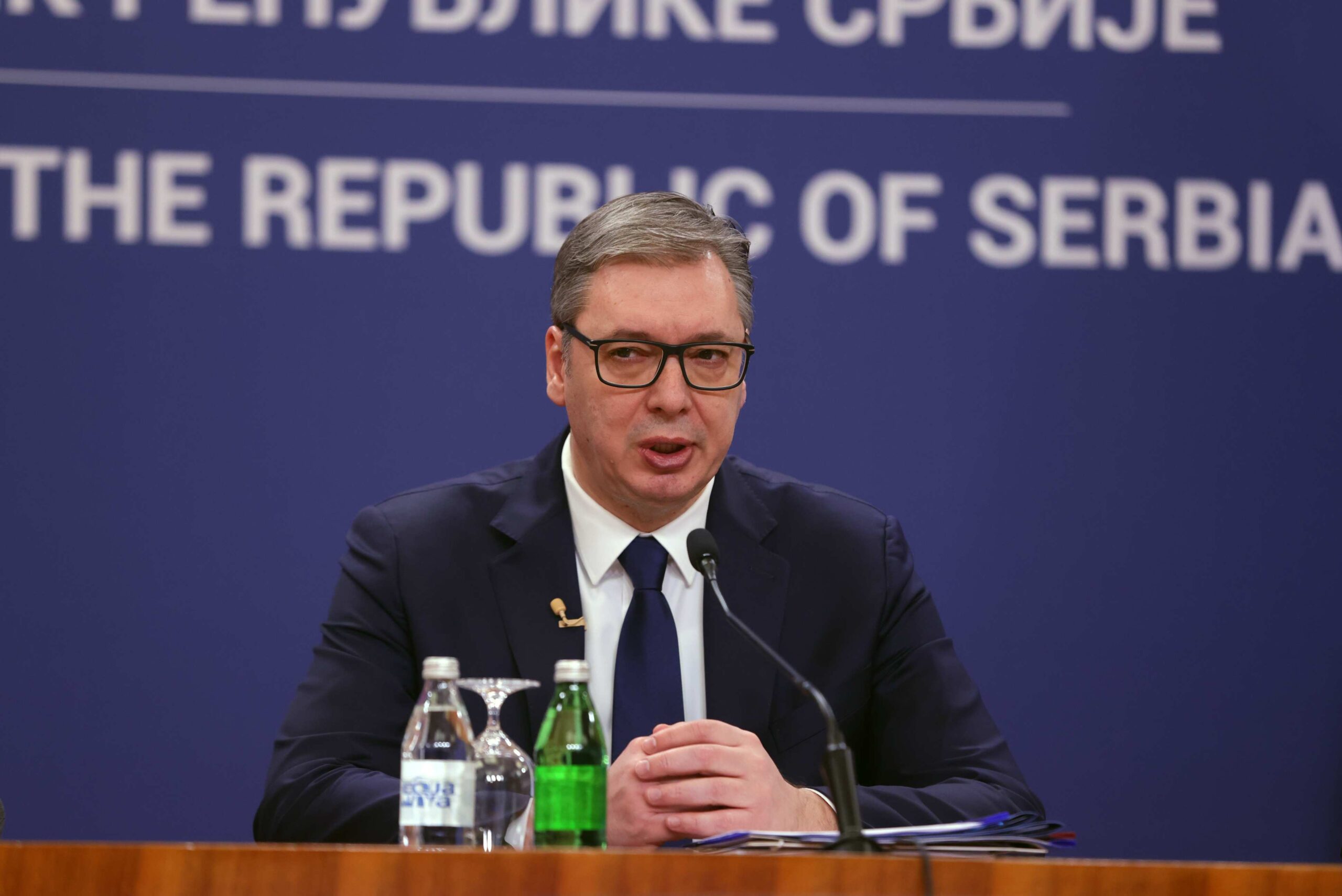 Servië: president Aleksandar Vučić kondigt zijn aftreden aan