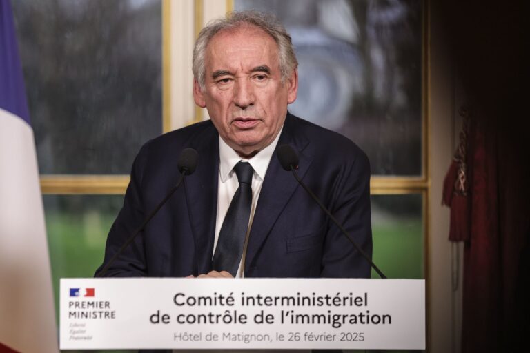 Frankrijk: premier François Bayrou wil akkoorden met Algerije herzien