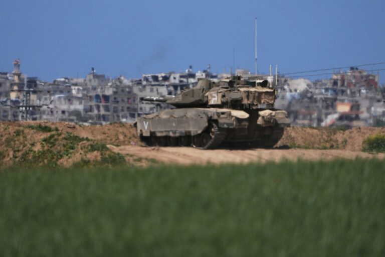 Hamas vuurt raketten af op Tel Aviv, Israël breidt zijn grondoperaties uit Hamas vuurt raketten af op Tel Aviv, Israël breidt zijn grondoperaties uit